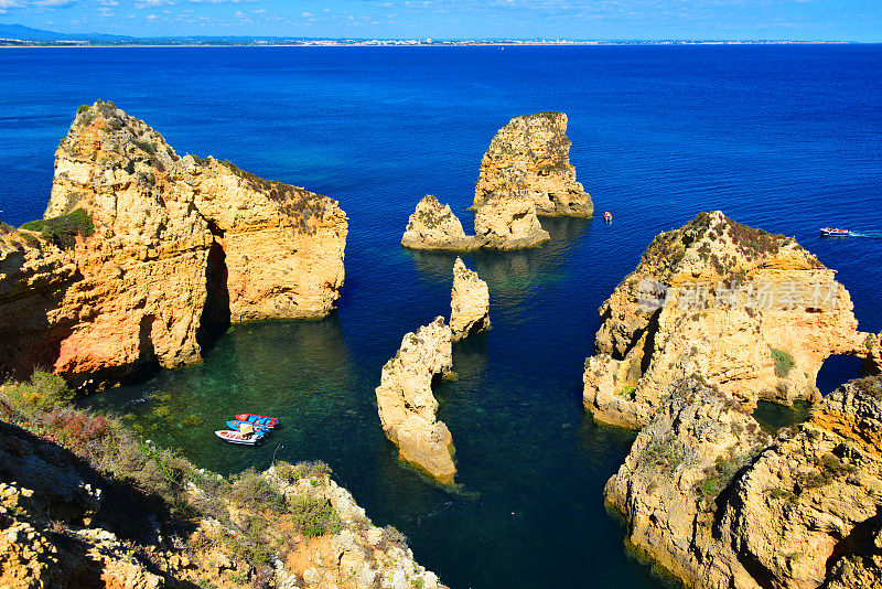 Ponta da Piedade，由岩石保护的泻湖-阿尔加维，葡萄牙